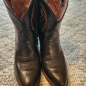 Ariat Darlin Women’s Sz 8 Black Leather Western Ankle Boots Booties Zip Up